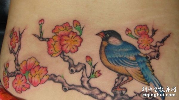 腰部喜鹊梅花纹身图案