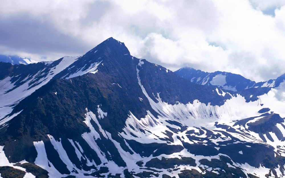 冰雪高山洁白无暇美景桌面壁纸