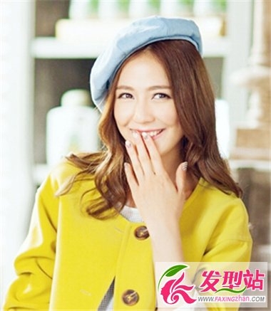 穿卫衣或者风衣适合什么发型 女生时尚百搭春秋卷发发型