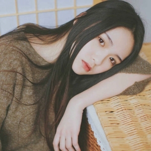 森系长发小清新女生头像