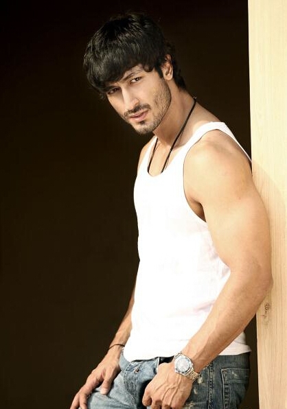 Vidyut Jamwal帅气简约街拍