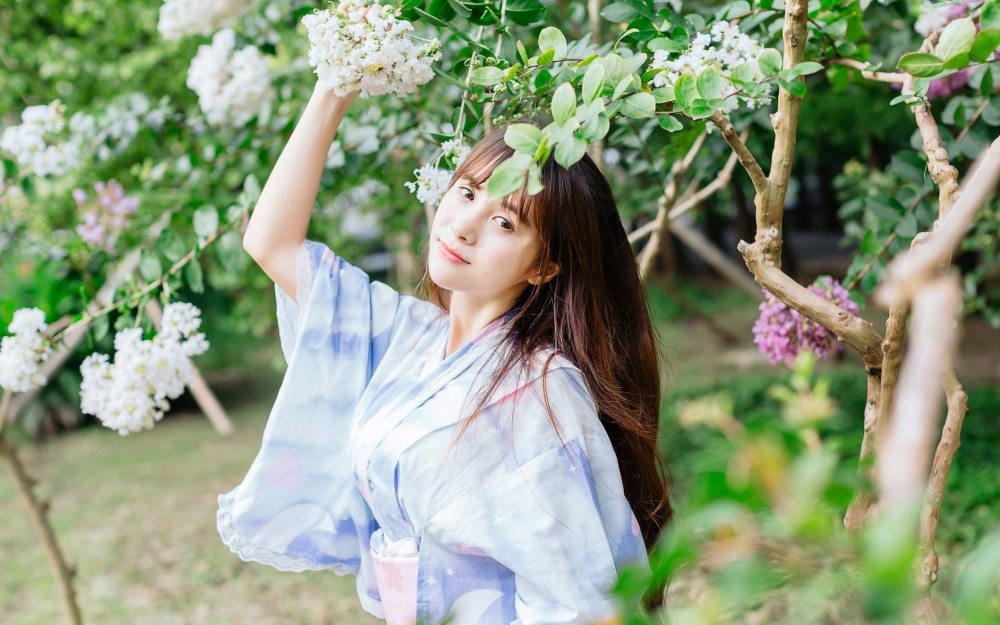 清纯萝莉美女户外写真桌面壁纸