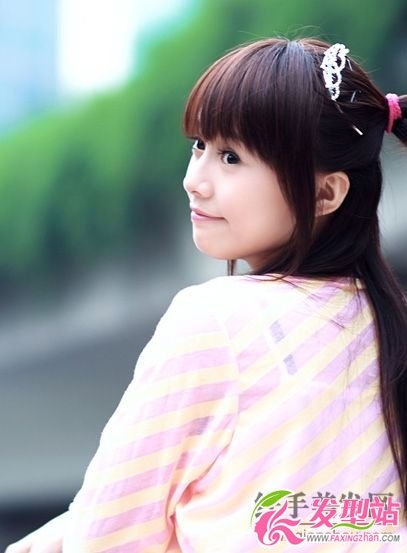 街头美女齐刘海长发发型