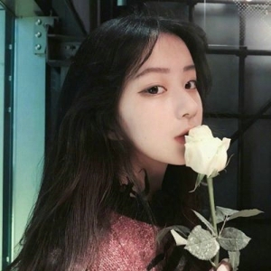 小家碧玉俏皮天真女生头像