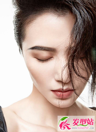 谭维维帅气性感湿发图片 女生显瘦短发发型参考