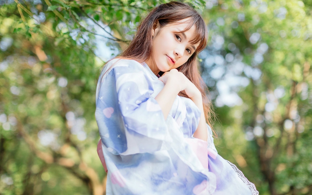 清纯萝莉美女户外写真桌面壁纸