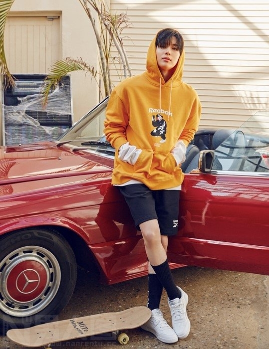 SHINee成员泰民为代言品牌拍摄最新宣传照
