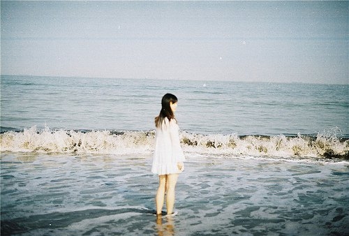 海边风景伤感女生背影小清新图片