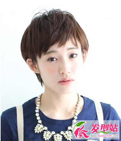 十分新潮的女生卷发造型设计 短短的头发打造出迷人的魅力