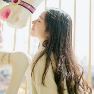 森系长发小清新女生头像