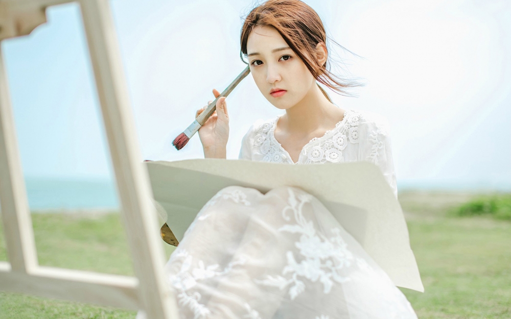 养眼美女海边唯美写真图片桌面壁纸