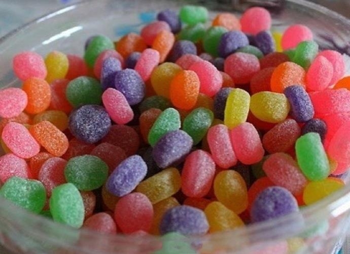 小时候最爱吃彩虹糖