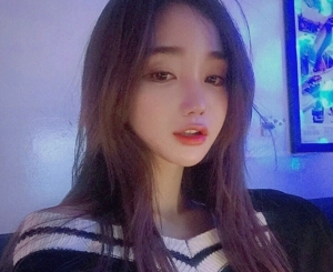 酷味十足的韩系个性清纯女生头像