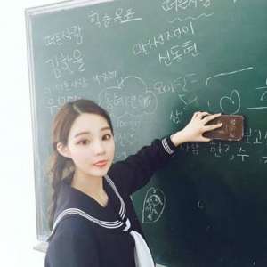 小清新女生可爱俏皮闺蜜头像