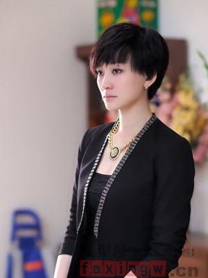 适合职场女性的时尚发型 霸气、干练而利落