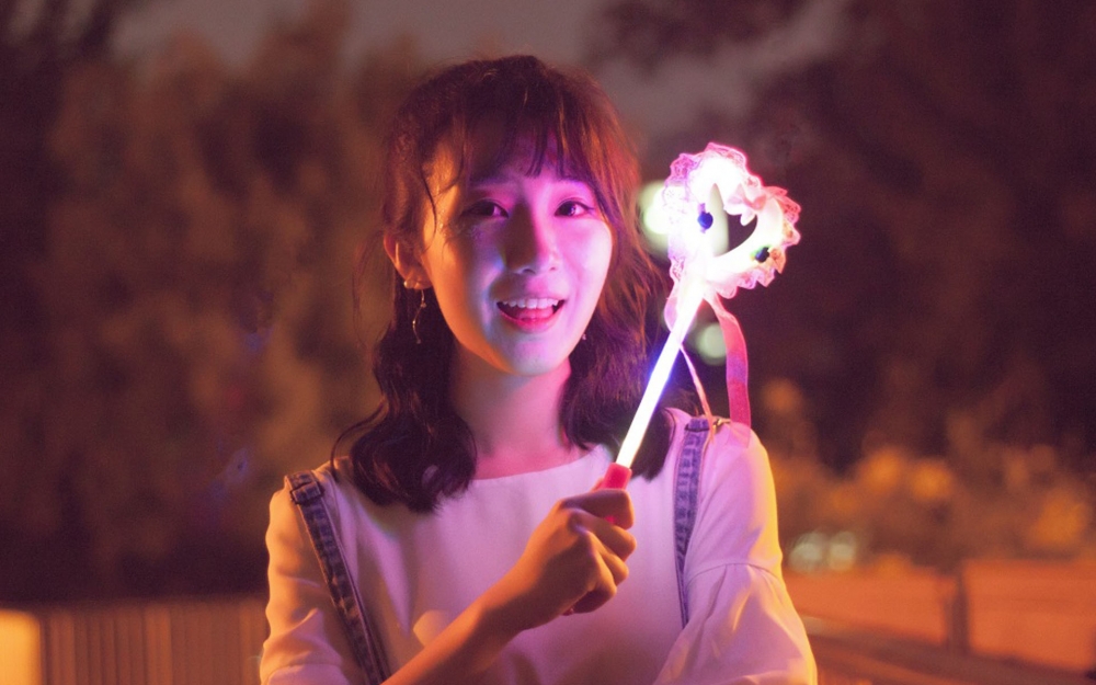 自然清新烟花美女写真电脑壁纸