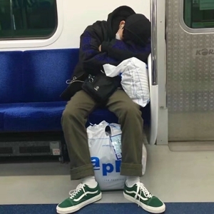 超帅的任性孤单一人男生头像