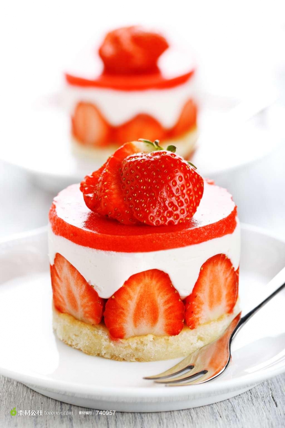 漂亮的草莓奶油蛋糕