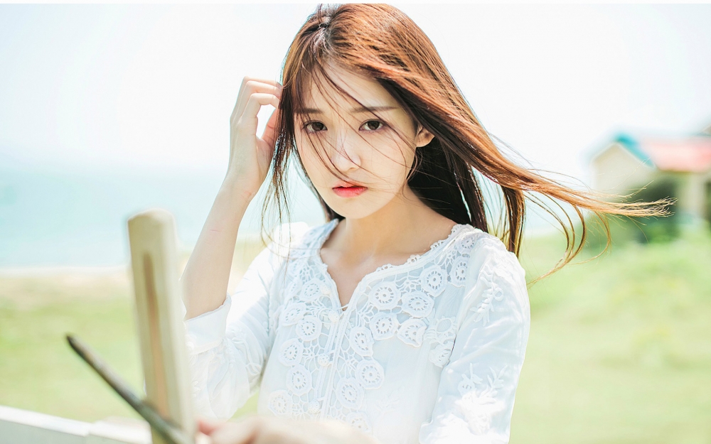 养眼美女海边唯美写真图片桌面壁纸