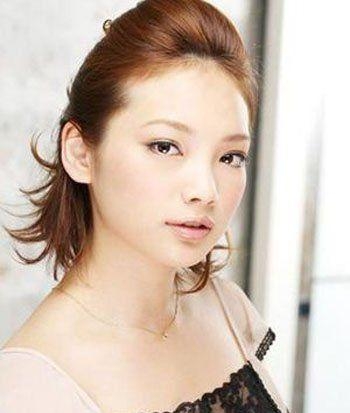 40岁方脸女人弄什么发型？优雅大气减龄的好看发型推荐