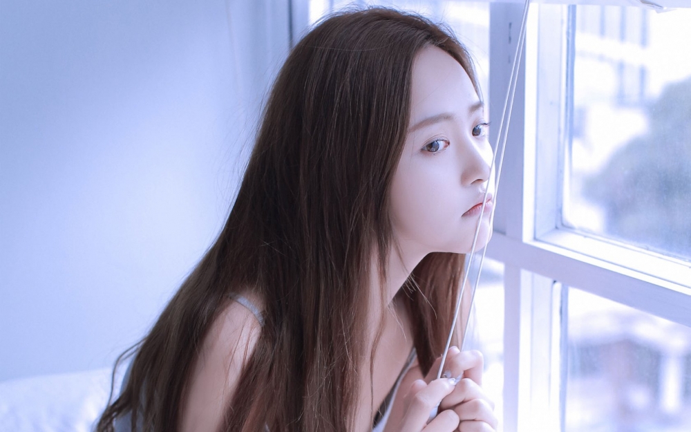 清纯美女唯美居家桌面壁纸