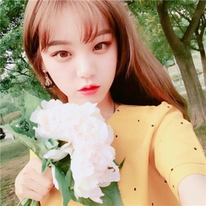 小清新长发唯美动人女生头像