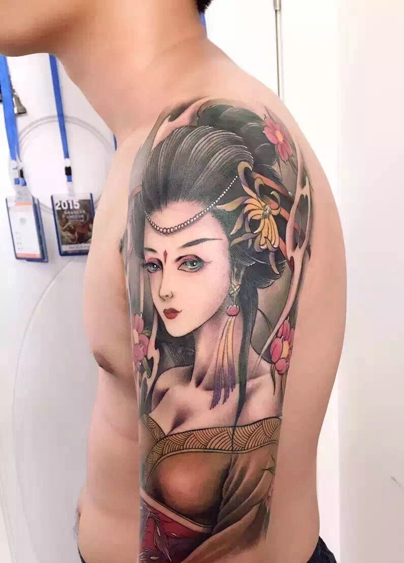 花臂一枚性感诱惑迷人的花妓纹身图案