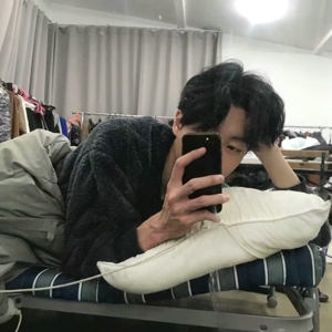 超帅的任性孤单一人男生头像