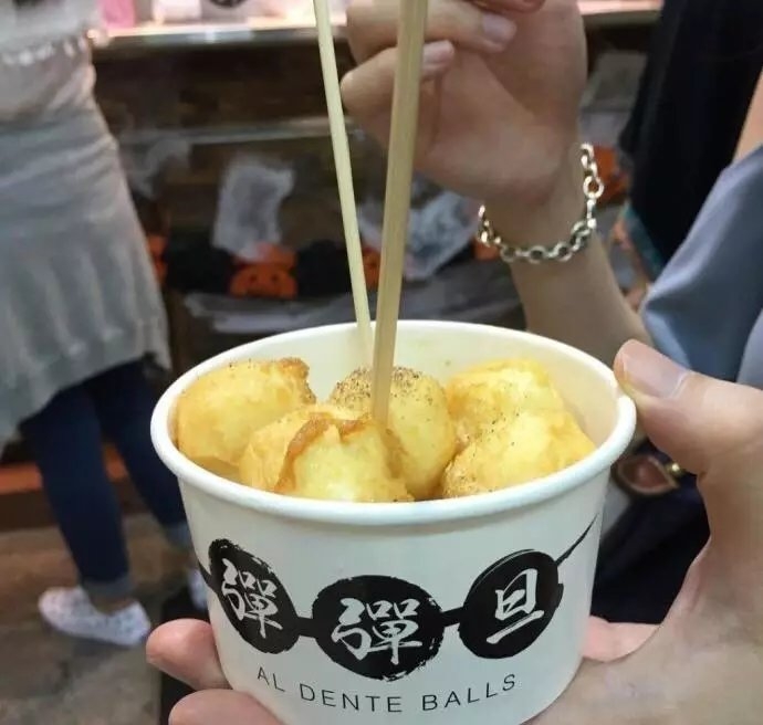 想去香港的弹弹旦吃炒鸡Q弹的鱼蛋