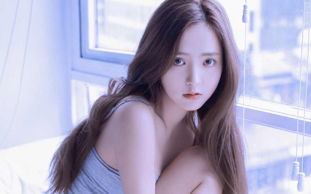 清纯美女唯美居家桌面壁纸