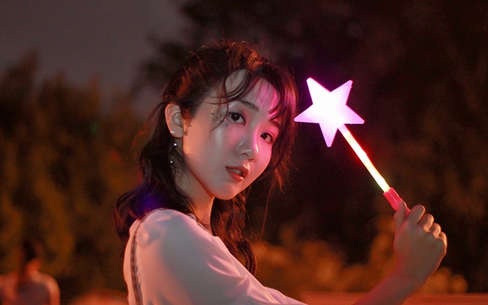 自然清新烟花美女写真电脑壁纸