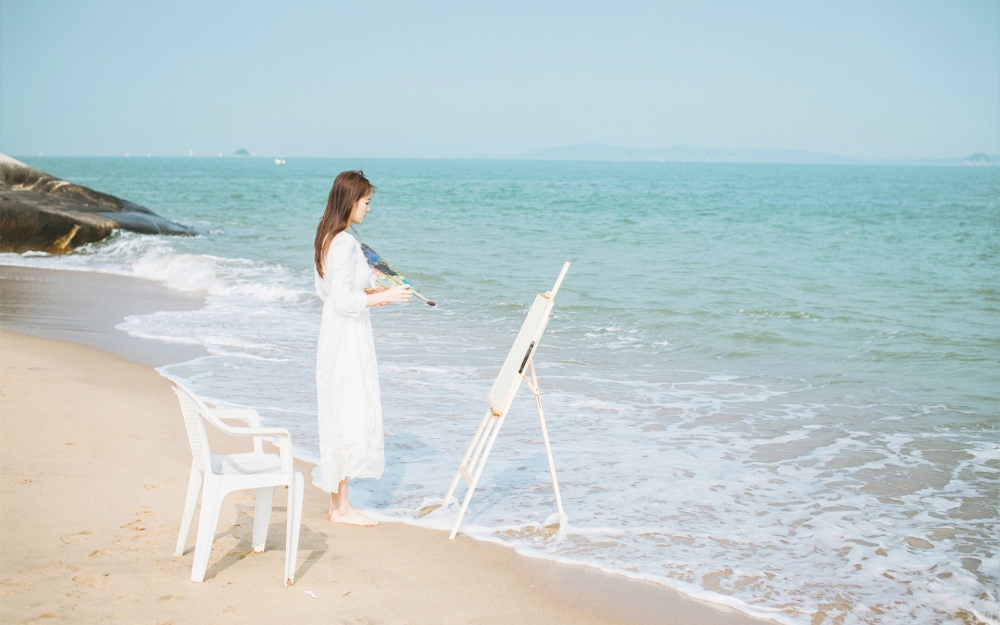 养眼美女海边唯美写真图片桌面壁纸