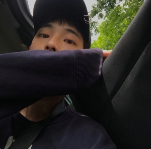 等你关心，等到我关了心  伤感寂寞空虚小帅哥头像