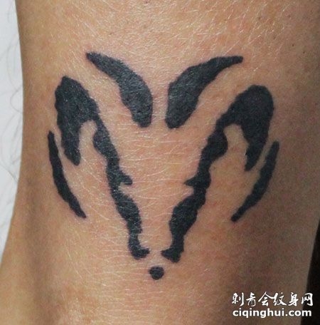 图腾羊头纹身图案