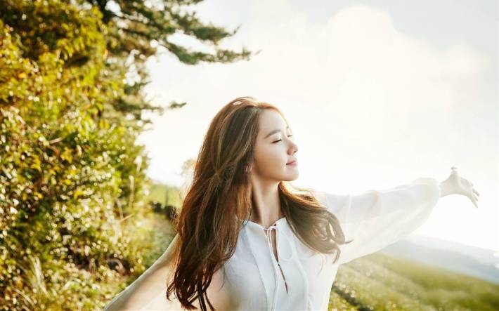 韩国美女林允儿唯美写真电脑壁纸