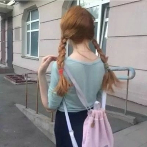 孤单一人唯美女生背影头像