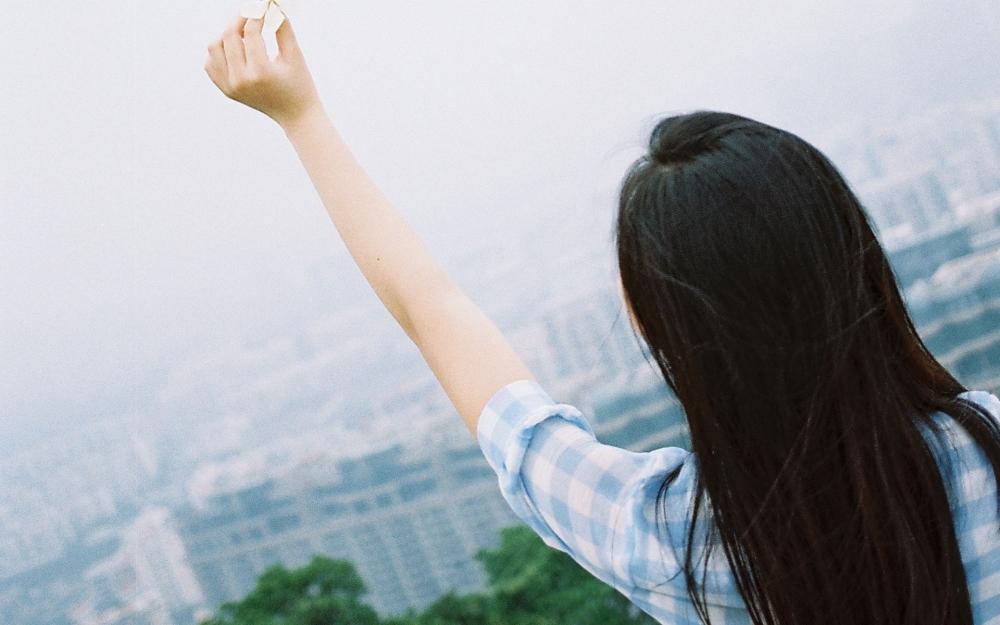 运动型少女写真图片桌面壁纸