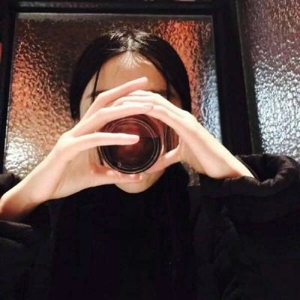 不露脸的个性低调女孩唯美头像