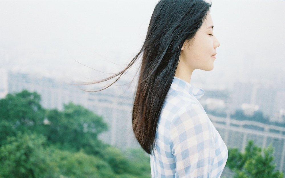 运动型少女写真图片桌面壁纸