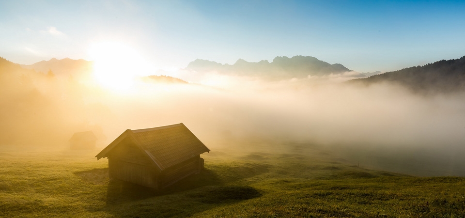 早晨,雾,小木屋,草地,风景桌面壁纸