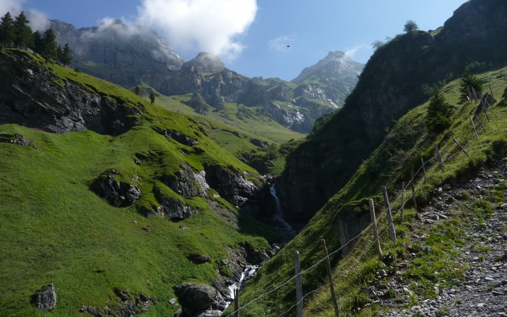 丘陵山川壮观风景图片桌面壁纸下载