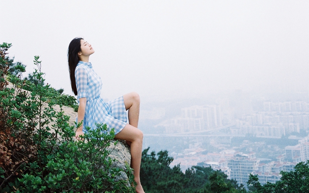 运动型少女写真图片桌面壁纸