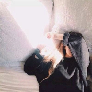 不露脸的个性低调女孩唯美头像