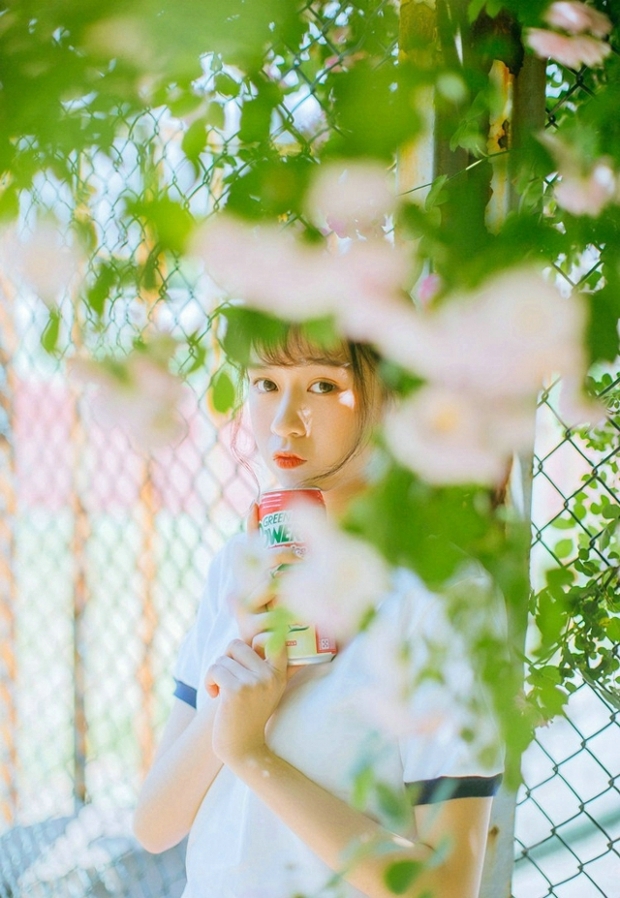 校园蔷薇花开靓丽少女性感美女图片