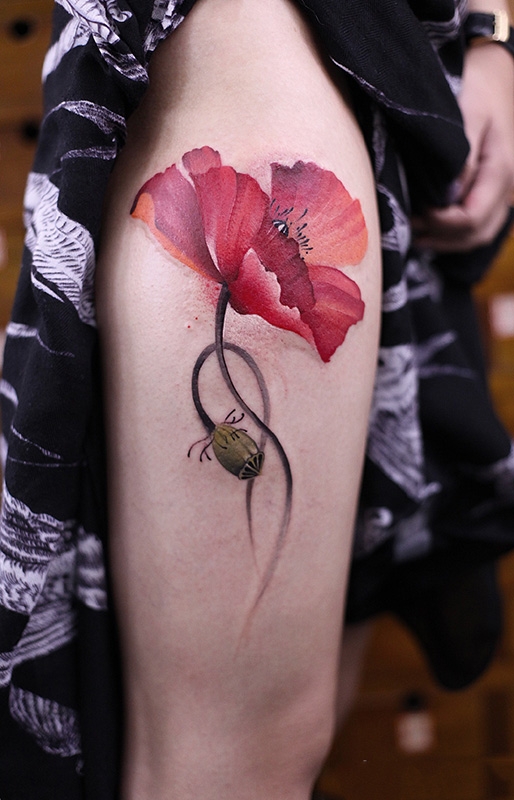 诱惑之美，大腿罂粟花彩绘纹身