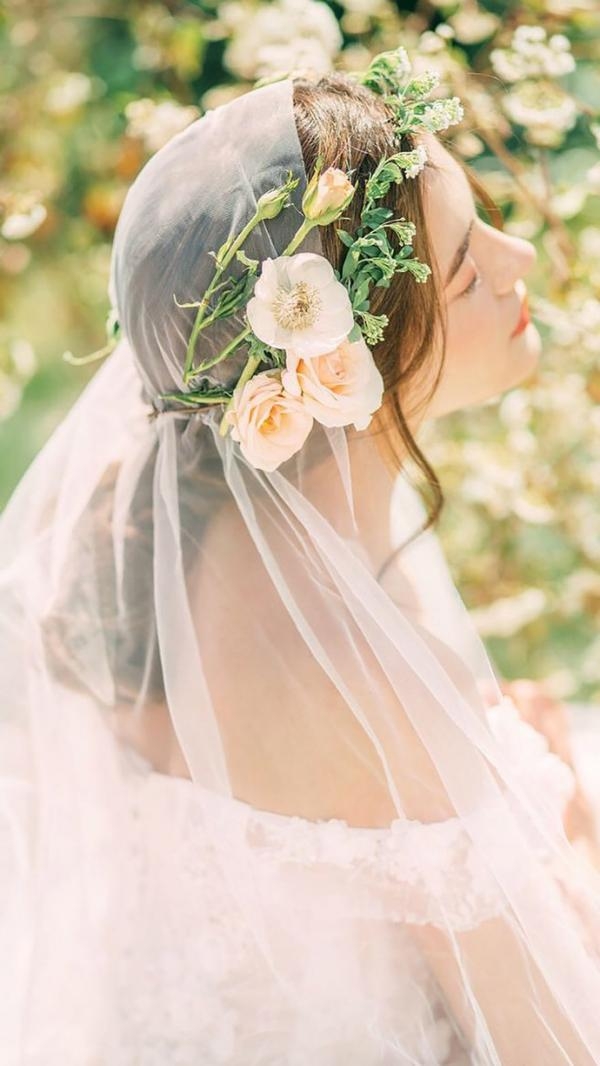 晨曦：欧美女生婚纱图片气质唯美。