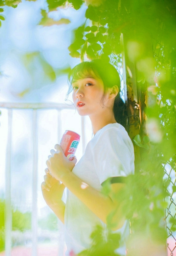 校园蔷薇花开靓丽少女性感美女图片