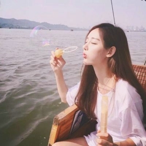意境海边唯美清新背影女生头像