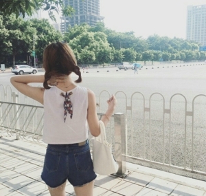 唯美意境背影女生伤感头像