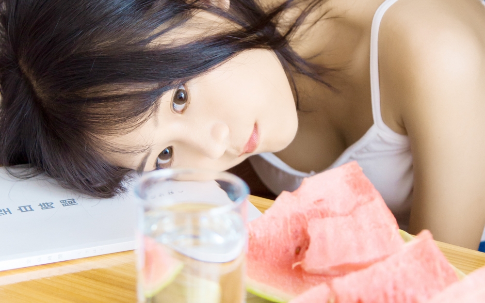 清纯吊带美女私房写真高清桌面壁纸